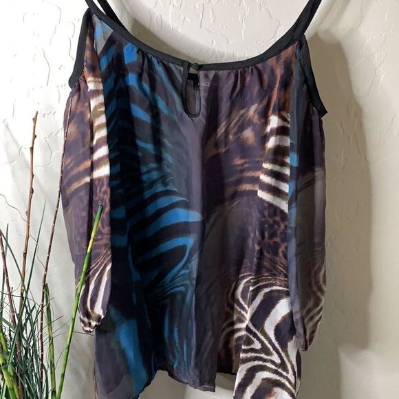 BEBE Cold shoulder mid length sleeve sheer animal print top 100% silk gorgeous - Picture 2 of 7